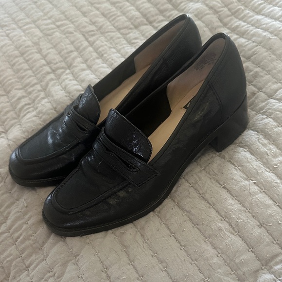 Vintage Nine West Classic Black Loafers - Picture 4 of 4